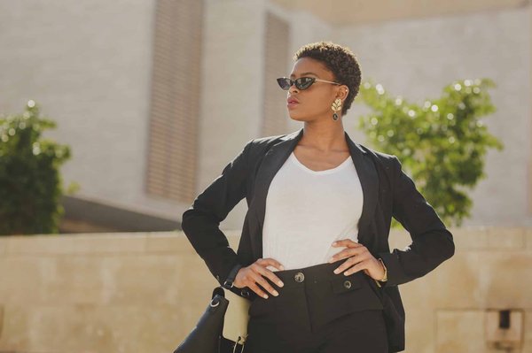 How to Select the Perfect Pair of Cat-Eye Sunglasses for Your Face Shape?